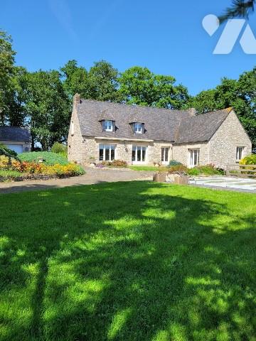 Maison en pierre avec piscine, vue imprenable sur la rance