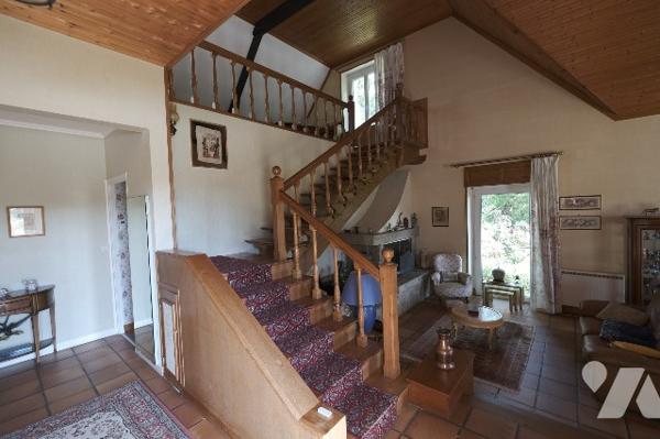 Maison en pierre avec piscine, vue imprenable sur la rance