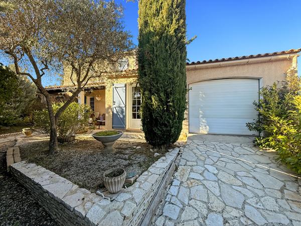 Villa individuelle T5 d'env. 100 m² avec grand garage attenant et cave sur parcelle de terrain cos de 424 m²