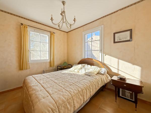 Villa individuelle T5 d'env. 100 m² avec grand garage attenant et cave sur parcelle de terrain cos de 424 m²