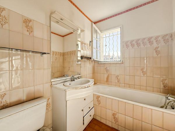 Villa individuelle T5 d'env. 100 m² avec grand garage attenant et cave sur parcelle de terrain cos de 424 m²