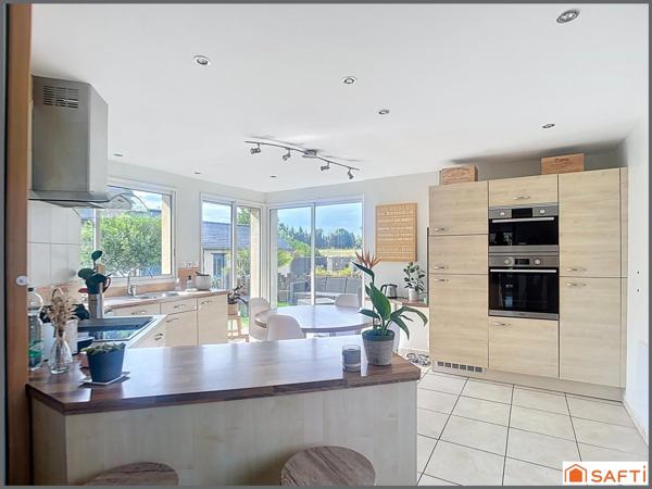 Grande maison familliale, 4 chambres et un bureau, dependances