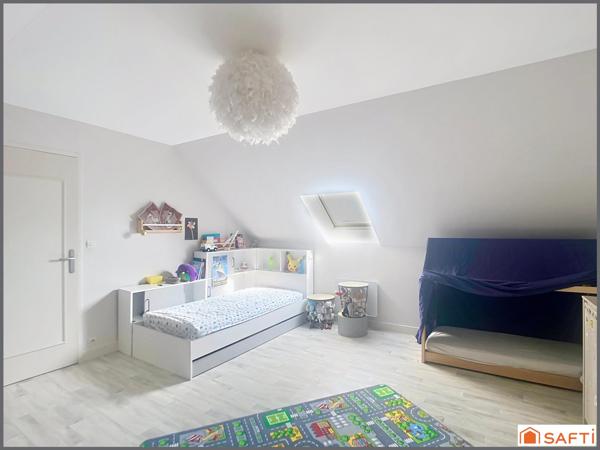 Grande maison familliale, 4 chambres et un bureau, dependances