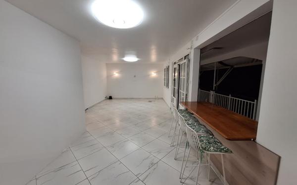 Appartement à louer    4 pièces •  Baillif
