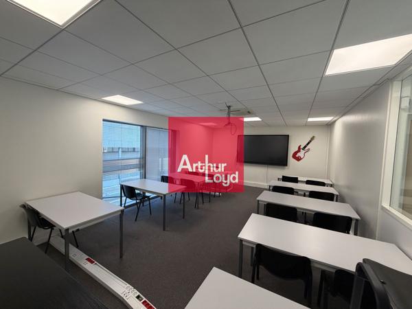 Bureaux à louer à Grenoble quartier Europole avec deux places de parking