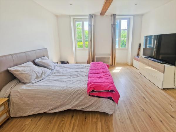 Maison à vendre 7 pièces proche de SAINT JEAN D'ANGELY (17)- 198 m² habitables - jardin - piscine - garage