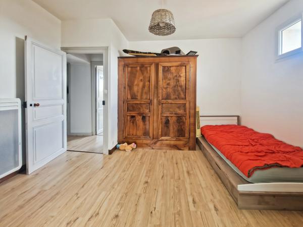 Maison à vendre 7 pièces proche de SAINT JEAN D'ANGELY (17)- 198 m² habitables - jardin - piscine - garage