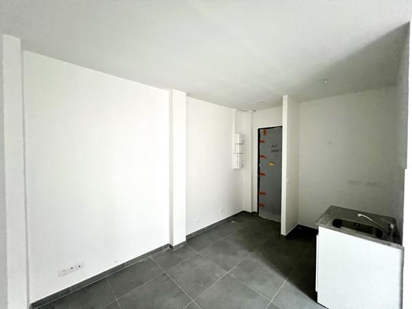 Studio avec cave proche des métros