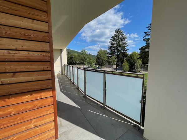 Divonne-les-Bains (01220) APPARTEMENT 3 CHAMBRES - GRANDES TERRASSES - GARAGE DOUBLE ET CAVE