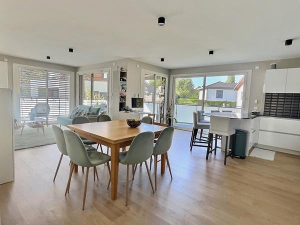 Divonne-les-Bains (01220) APPARTEMENT 3 CHAMBRES - GRANDES TERRASSES - GARAGE DOUBLE ET CAVE