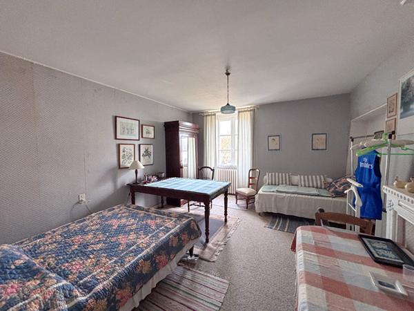 Maison Chateau Gontier Sur Mayenne 8 pièce(s) 240 m2