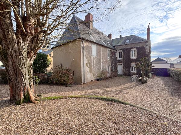 Maison Chateau Gontier Sur Mayenne 8 pièce(s) 240 m2