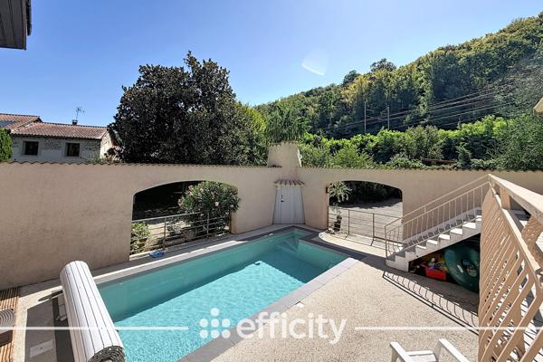 Maison
         5 pièces
        - 120 m² Exclusivité 329 000 € *
