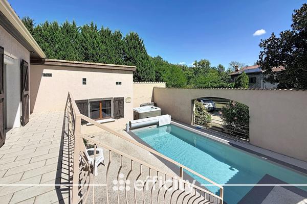 Maison
         5 pièces
        - 120 m² Exclusivité 329 000 € *
