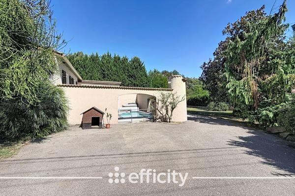 Maison
         5 pièces
        - 120 m² Exclusivité 329 000 € *