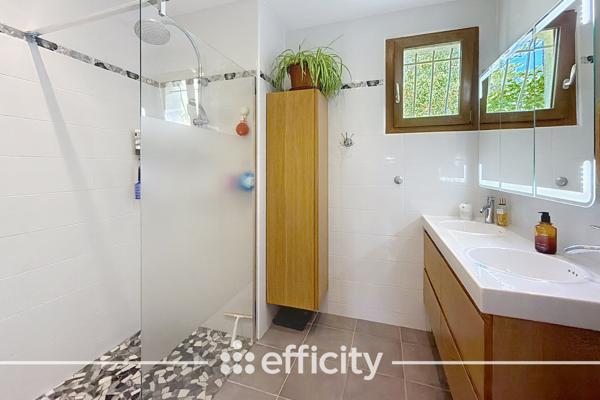 Maison
         5 pièces
        - 120 m² Exclusivité 329 000 € *