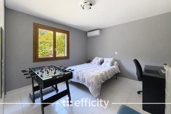 Maison
         5 pièces
        - 120 m² Exclusivité 329 000 € *