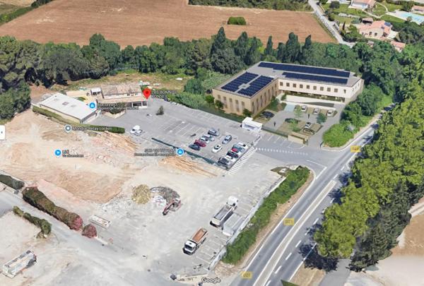 Local pour activités de services, professions libérales, ... de 125.81 m2 & 2 stationnements en extérieur + 3 parkings en sous-sol