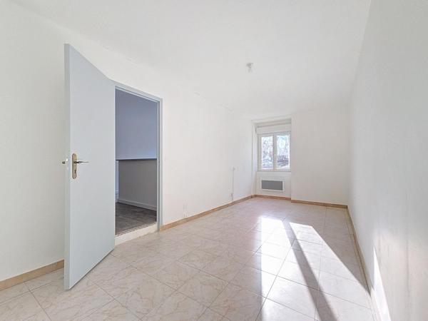 Immeuble de trois appartements offrant une belle rentabilité