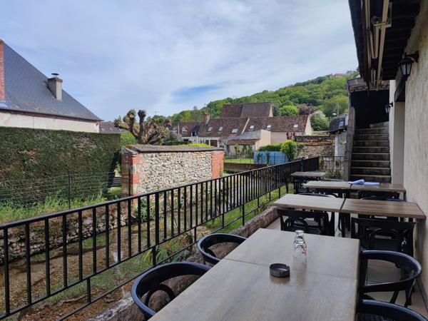 VENTE MURS COMMERCE OCCUPE AVEC APPARTEMENT AU DESSUS A RENOVER