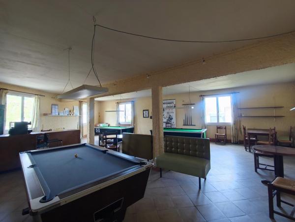 VENTE MURS COMMERCE OCCUPE AVEC APPARTEMENT AU DESSUS A RENOVER