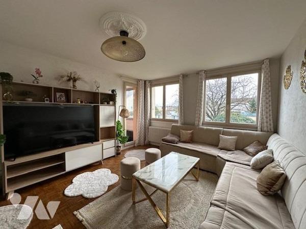 Appartement de type 4 pièces de 88.84 m² (loi carrez) avec cave .