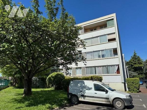 Appartement de type 4 pièces de 88.84 m² (loi carrez) avec cave .