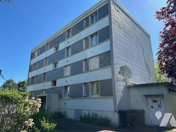 Appartement de type 4 pièces de 88.84 m² (loi carrez) avec cave .