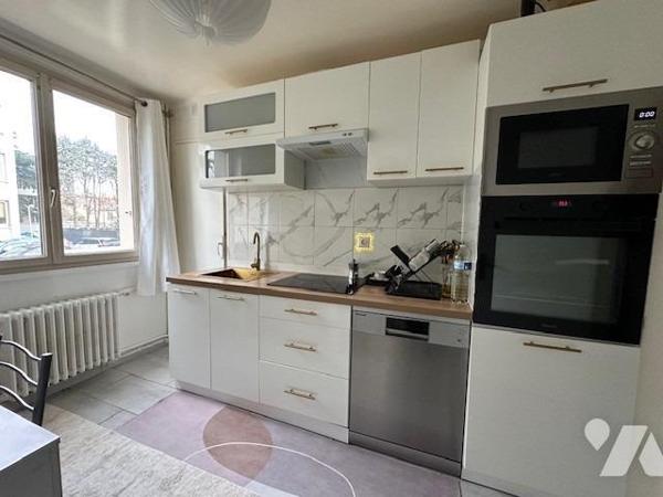 Appartement de type 4 pièces de 88.84 m² (loi carrez) avec cave .