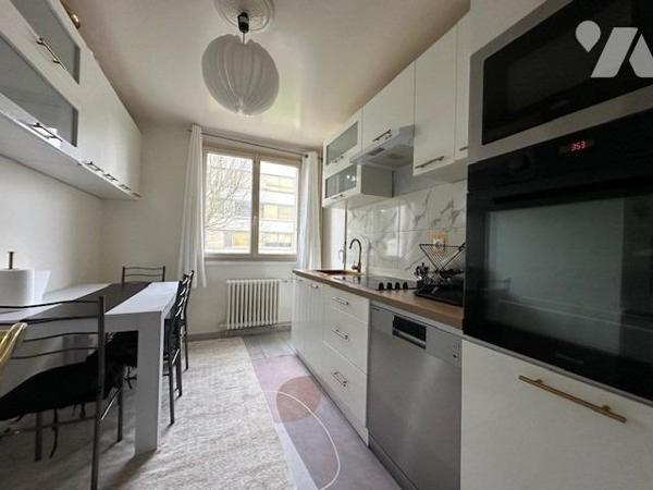 Appartement de type 4 pièces de 88.84 m² (loi carrez) avec cave .