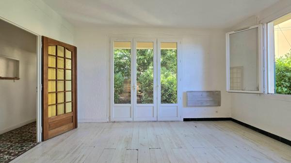 À vendre - Maison mitoyenne 1 côté, 4 pièces située à Gonfaron (83590)