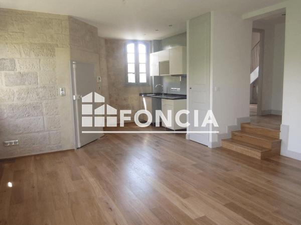 Location Appartement 2 pièces 50.72 m² - 5 PLACE AUX HERBES Uzes 30700