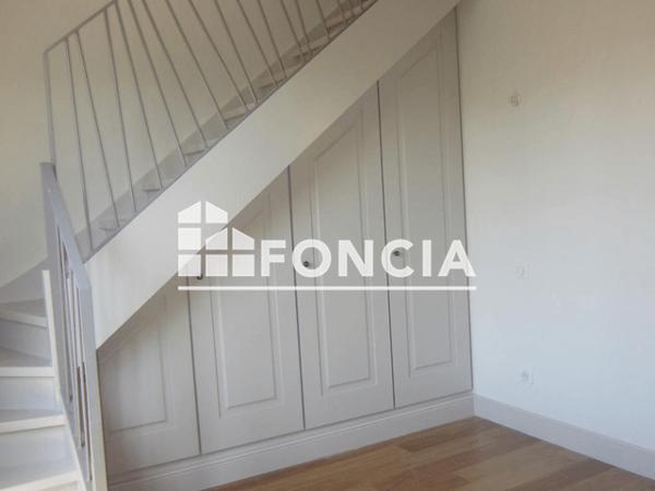 Location Appartement 2 pièces 50.72 m² - 5 PLACE AUX HERBES Uzes 30700