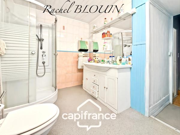 DOL-DE-BRETAGNE (35) Maison en pierre 3 pièces de 75 m2 avec garage sur terrain de 663 m2