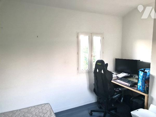 Maison de 2004 d'environ 85m² sur terrain d'environ 1420m².