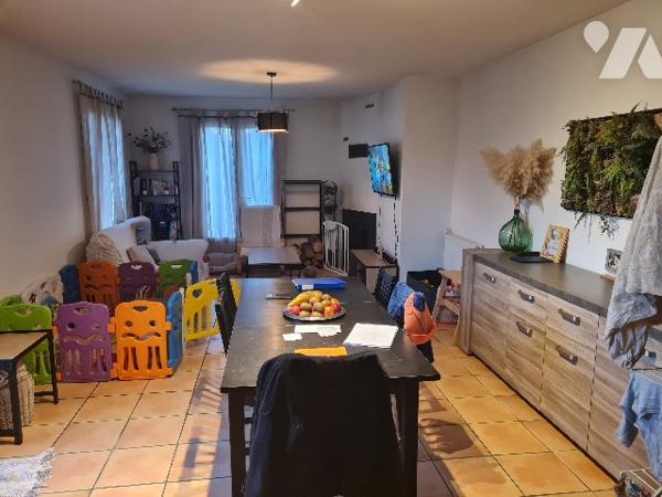 Maison de 2004 d'environ 85m² sur terrain d'environ 1420m².