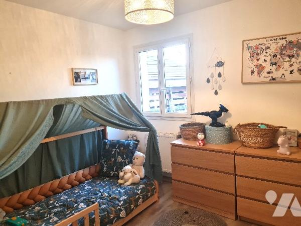 Maison de 2004 d'environ 85m² sur terrain d'environ 1420m².