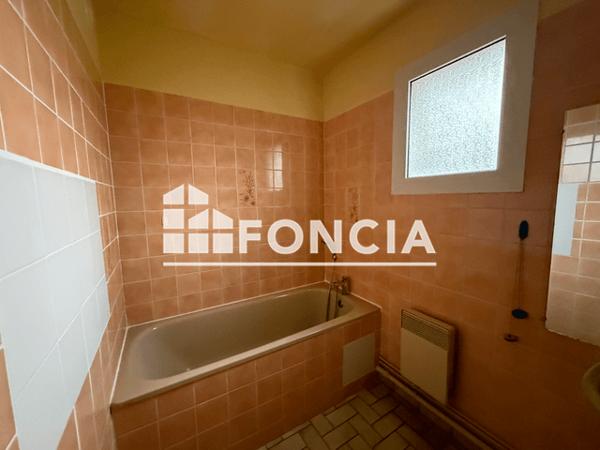 Location Appartement 2 pièces 52.25 m² - 21 RUE DES MOULINS Nogent Le Roi 28210
