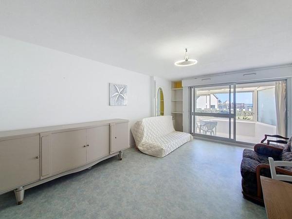 LOMENER : Agréable studio vue mer de 30 m² avec parking et cave