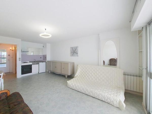 LOMENER : Agréable studio vue mer de 30 m² avec parking et cave