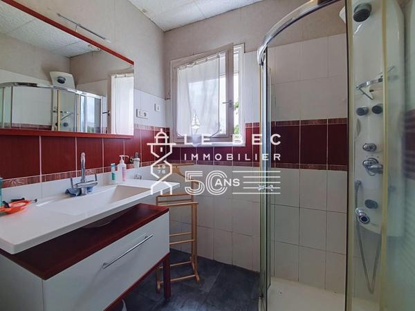 LANESTER : Maison en pierre pleine de charme – Jardin clos de 900 m² – Vie de plain-pied