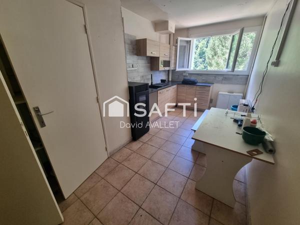 Appartement T4 de 67m2 au 1er Etage plus cave de 20m2