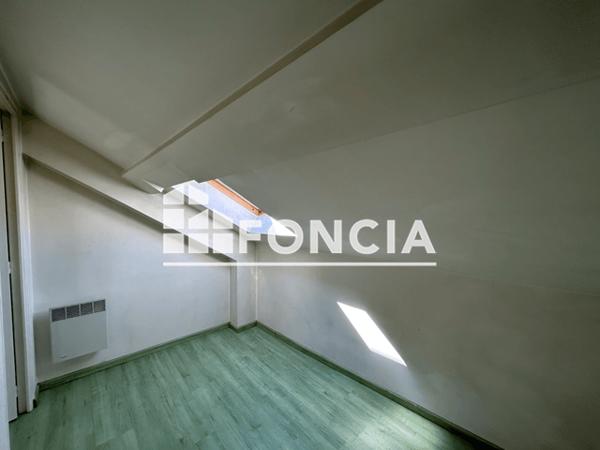 Location Appartement 2 pièces 26.06 m² - 36 RUE DE CHATIVESLE Reims 51100