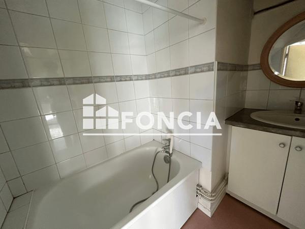 Location Appartement 2 pièces 26.06 m² - 36 RUE DE CHATIVESLE Reims 51100