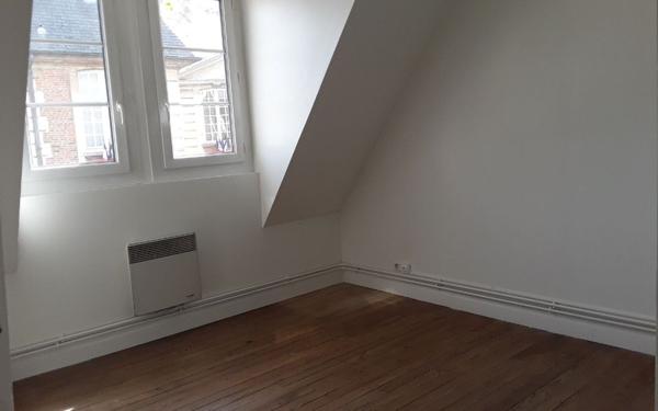 Appartement à louer    2 pièces •  Pont-l'Évêque