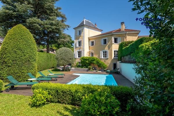 Jolie maison, jardin, piscine et grand garage