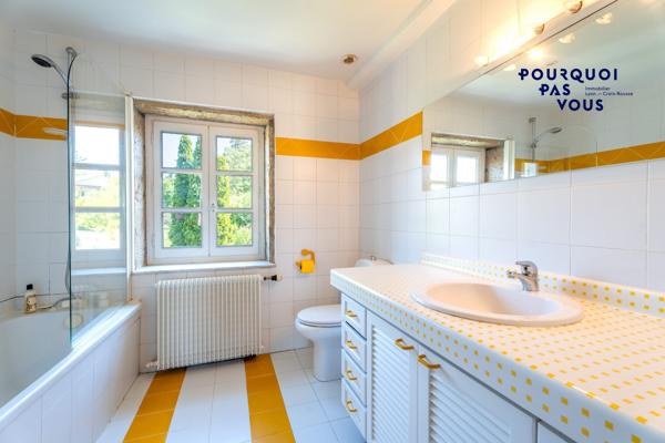 Jolie maison, jardin, piscine et grand garage