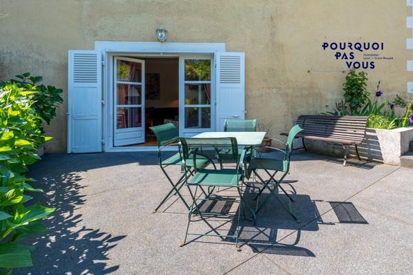 Jolie maison, jardin, piscine et grand garage