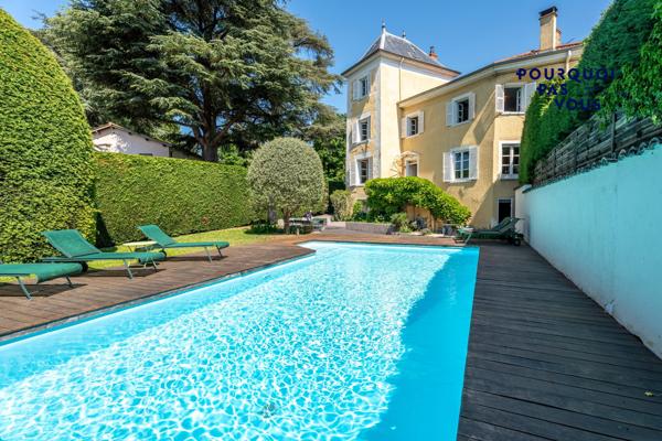 Jolie maison, jardin, piscine et grand garage