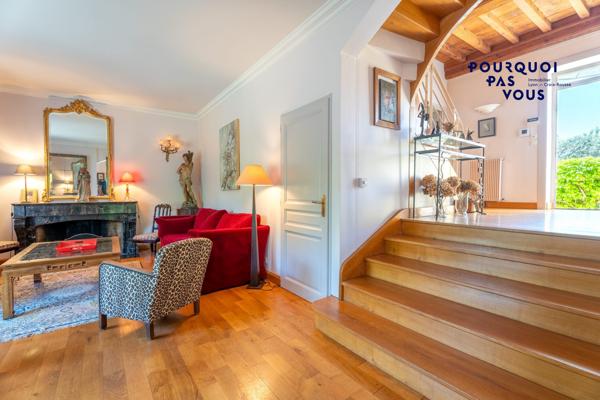 Jolie maison, jardin, piscine et grand garage